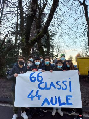 Studenti in strada contro la didattica a distanza, oltre sessanta le classi coinvolte