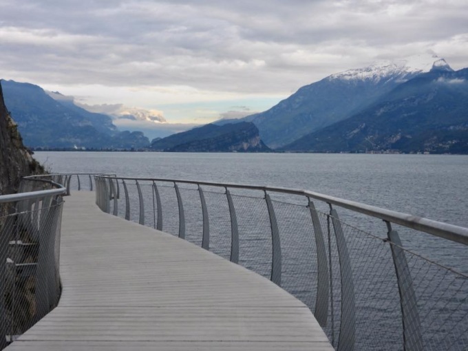 Un corteo contro la Ciclovia del Garda