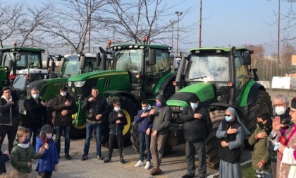 Mattinata di festa a Vighizzolo: iniziativa solidale e benedizione dei trattori