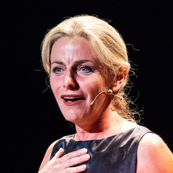 Lucilla Giagnoni al Teatro Sociale in “ Vergine Madre”