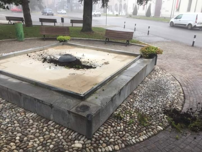 Vandali in azione ai giardini pubblici di Quinzano