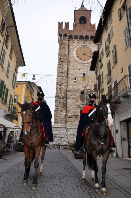 Pattuglia di Carabinieri a cavallo in occasione delle festività