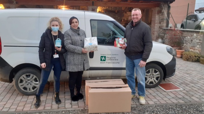 Panettoni solidali per l’Asst Franciacorta e per il personale dei centri vaccinali