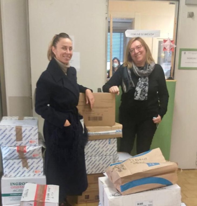 Materiale scolastico in dono alle scuole della zona Ovest della città in favore delle famiglie in difficoltà