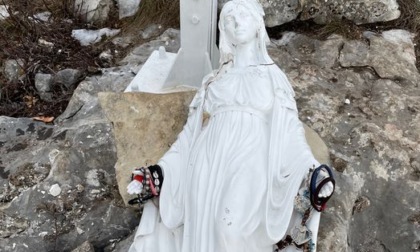 Statua della Madonna decapitata sul monte Comer, è stata ritrovata la testa