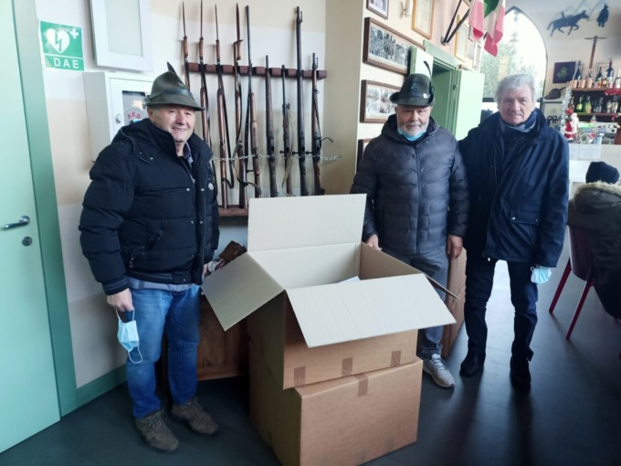 Le penne nere di Palazzolo raccolgono 25 pacchi alimentari