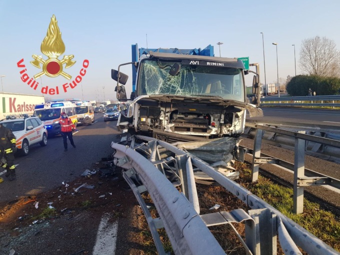 Sinistro mortale in A21, l’intervento dei Vigili del Fuoco