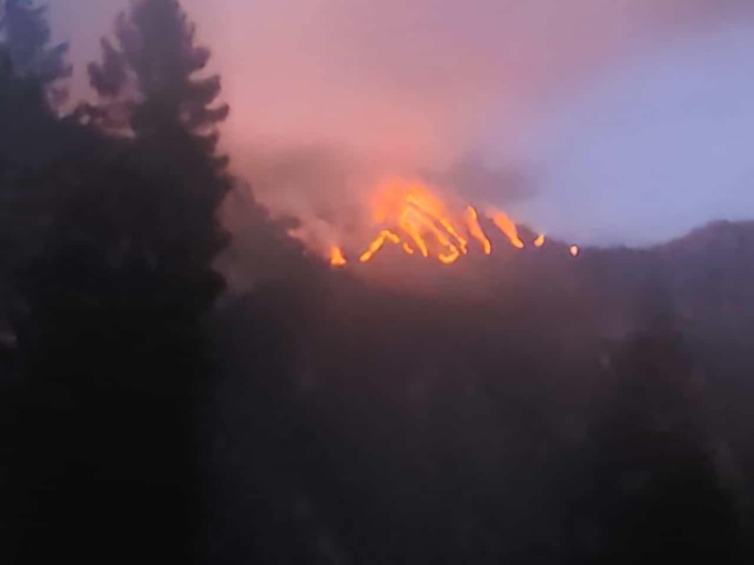 Le fiamme divampano nel Bresciano, dopo la Corna Blacca ancora focolai sul Maddalena