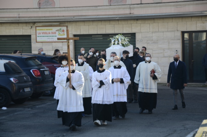 “Ciao Noemi, ora sei nei colori dell’arcobaleno”