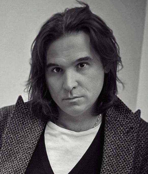 Daniele “Lele” Adani si taglia la barba a dieci anni dalla morte della madre: “Promessa mantenuta”