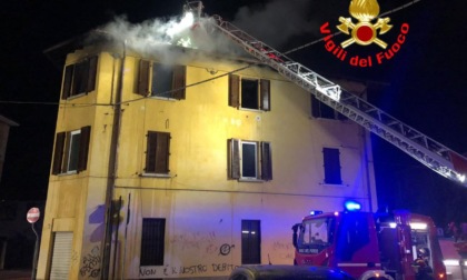 Incendio a Brescia, evacuati cinque appartamenti