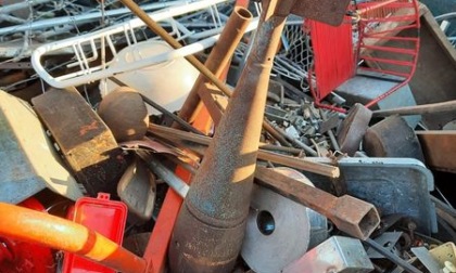 Scoperta una bomba nel cassone dei rifiuti metallici, chiusa l'isola ecologica