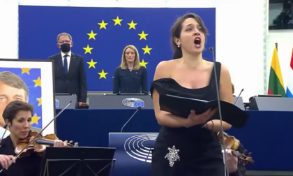 Una soprano bresciana ha reso omaggio a David Sassoli al Parlamento europeo