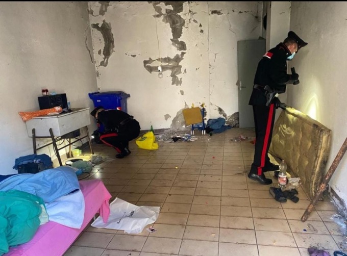 Cittadini stranieri irregolari occupanti stabili abbandonati, identificati dai Carabinieri