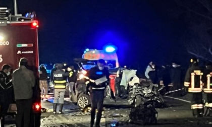 Tragico scontro fra auto e pullman, morti cinque giovani