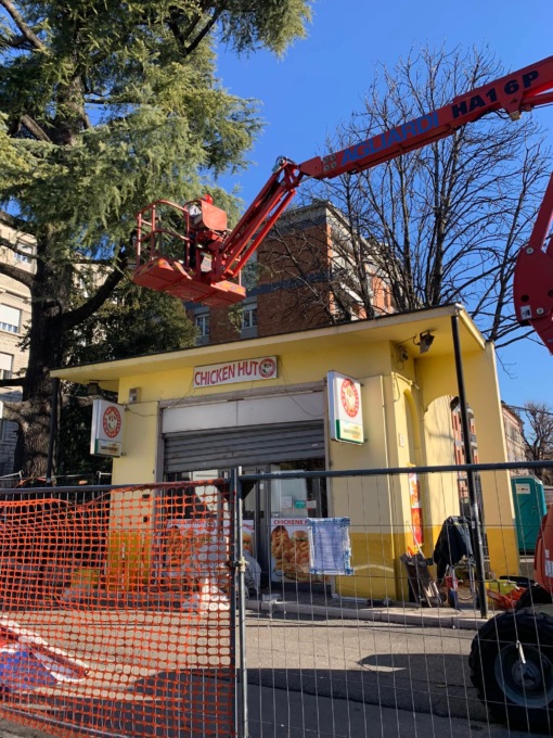 Demolizione chioschi, al via i lavori