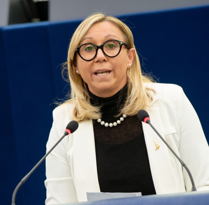 L’eurodeputata salodiana Stefania Zambelli lascia la Lega