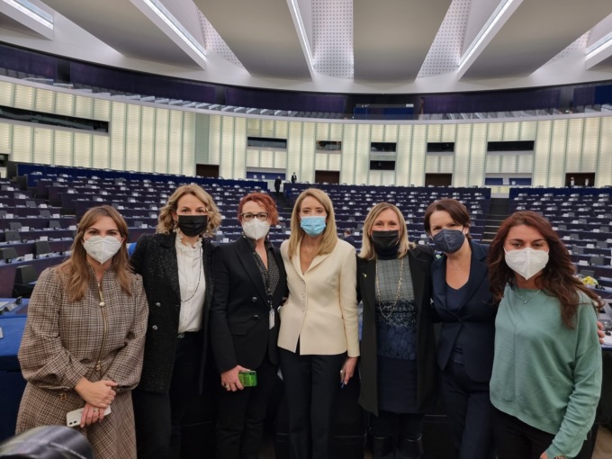 Roberta Metsola è il nuovo presidente del parlamento Euorpeo, l’augurio della salodiana Stefania Zambelli