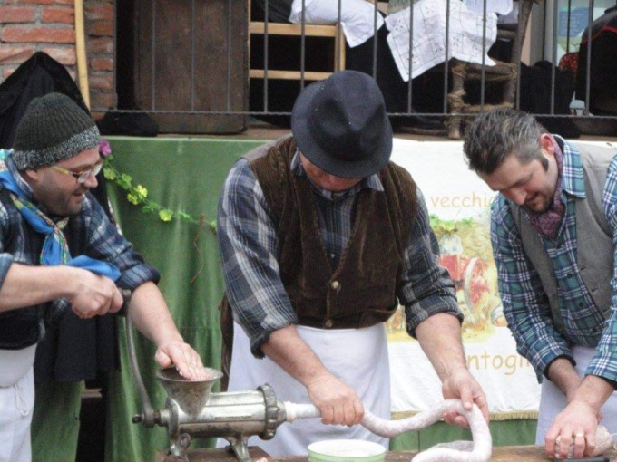 Niente festa e fuochi: il Covid ferma Sant’Antonio (ma non il casoncello)