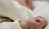 37enne muore dopo parto cesareo, indagati sette medici