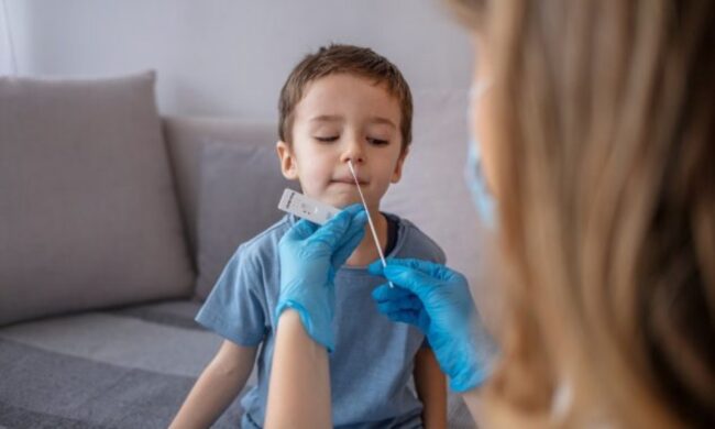 Lotta al Covid, in Lombardia i pediatri tamponeranno a scuola