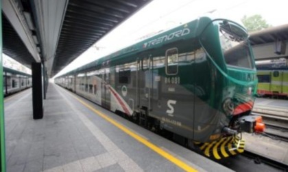 Tragedia lungo la ferrovia a Cazzago San Martino, treno travolge una donna