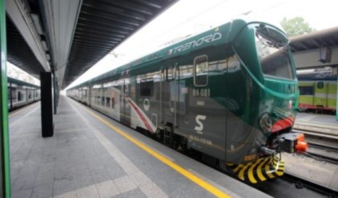 Tragedia lungo la ferrovia a Cazzago San Martino, treno travolge una donna