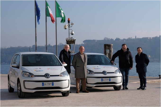 Garda Uno, a Salò due nuove auto elettriche per il comune parte del servizio “Eway professional”