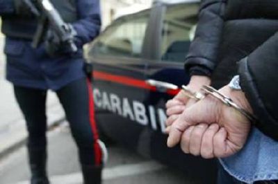Evade dai domiciliari, scattano le manette e si aprono le porte del carcere