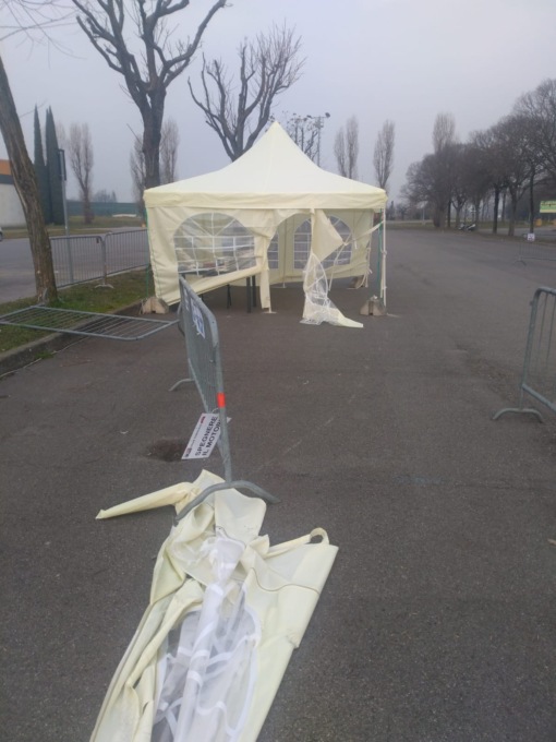 Distrutto gazebo per tamponi drive through alla Farmacia Comunale 2