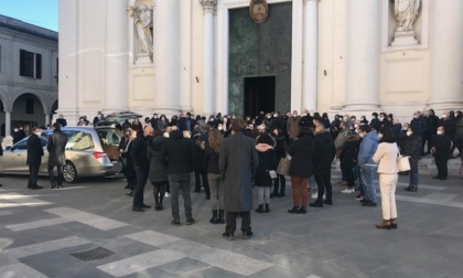 Ciao Raffaela, impiegata comunale modello: quattro sindaci al suo funerale