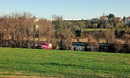 Tragico rinvenimento: emerge un corpo dalle acque del fiume Oglio