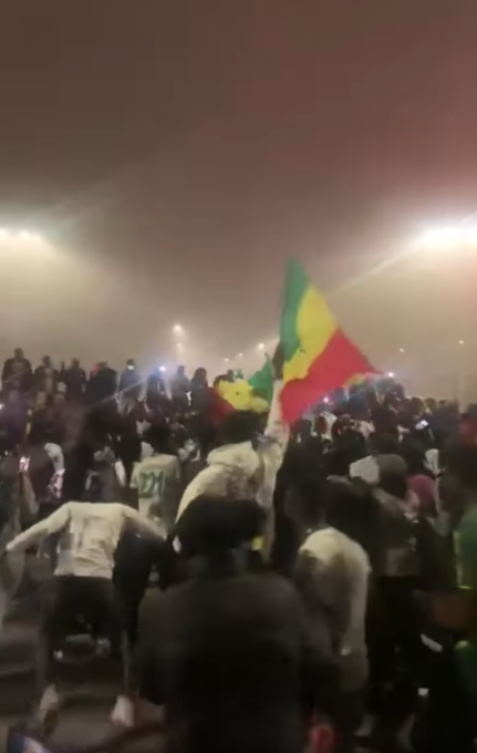 Il Senegal vince la Coppa d’Africa, in centinaia in Piazza Repubblica per festeggiare