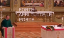 "Apri tutte le porte" nell'omelia di don Matteo, succede sul Garda