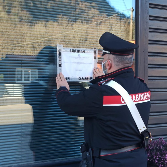 Viola le norme anti – Covid e tenta di organizzare una protesta, i carabinieri dispongono la chiusura del locale
