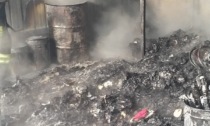 Divampano le fiamme in un'azienda, colpita la parte dello stoccaggio rifiuti pericolosi