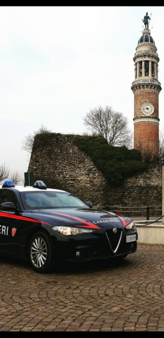 Dramma familiare, padre accoltella il figlio nella notte