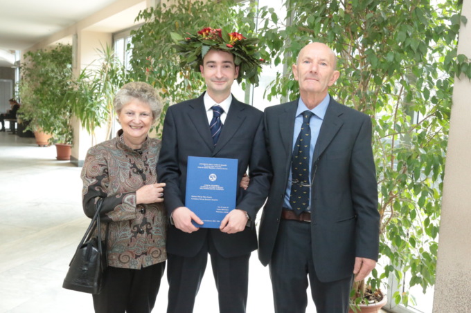 Si laurea quattro volte per sconfiggere il dolore