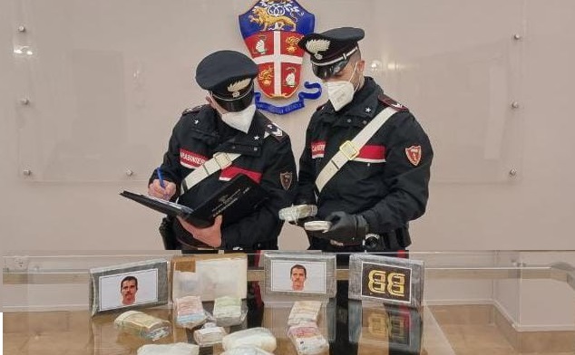 In casa aveva cinque chili e mezzo di cocaina: arrestato