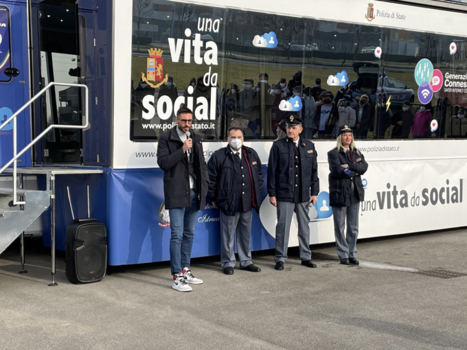 Il calciatore Andrea Caracciolo testimonial di “Una vita da social”