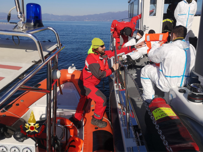 Allarme incendio sul traghetto Navigarda, per fortuna è solo un’esercitazione