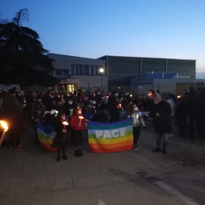 “Nel nome della pace”, fiaccolata di solidarietà e preghiera per dire “No” alla guerra