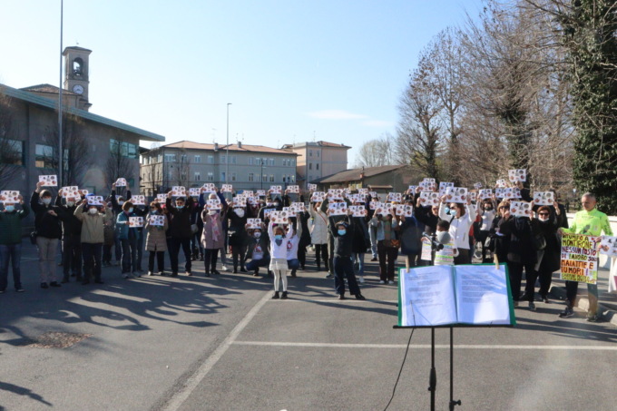 L’onda bianca torna in piazza a Montirone per dire “No” al Bitumificio