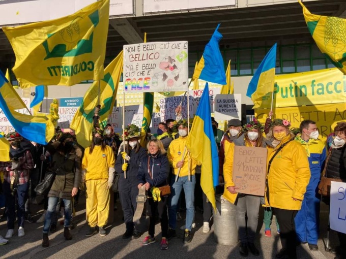 Agricoltori bresciani in piazza per dire stop alla guerra e alle speculazioni