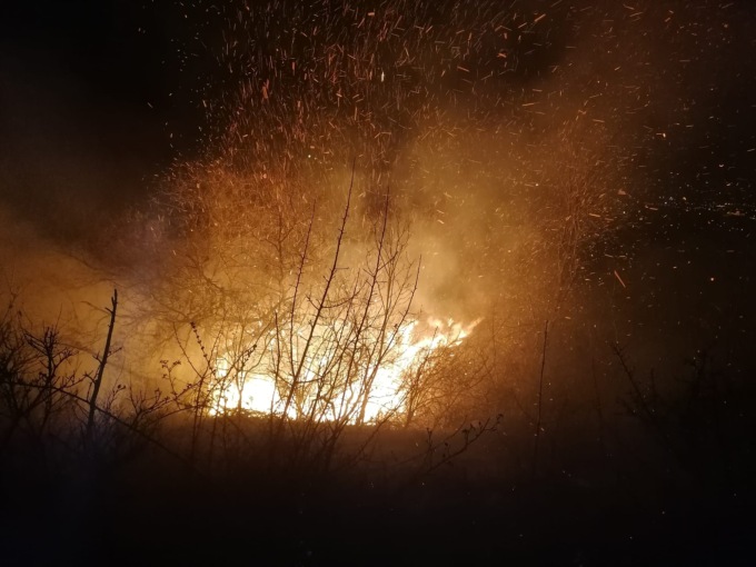 Incendio sul Monte Alto: Vigili del fuoco al lavoro