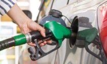 Benzina: il prezzo ancora in salita, ecco dove conviene rifornirsi a Brescia e provincia