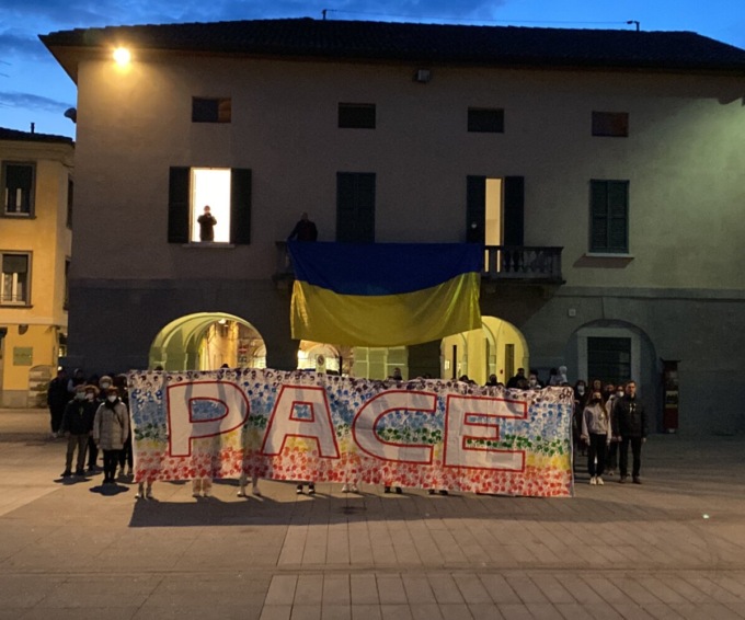 Guerra è pazzia, fermatevi! A Chiari il flash mob sulle parole del Papa