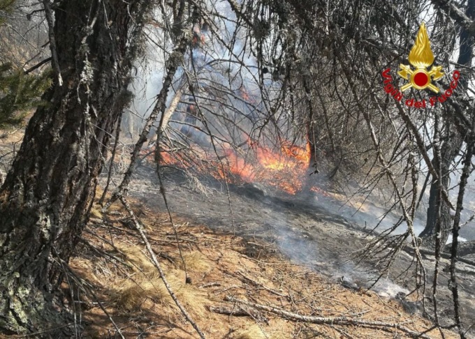 Incendi a Valvestino, Sonico e Vezza d’Oglio: la situazione
