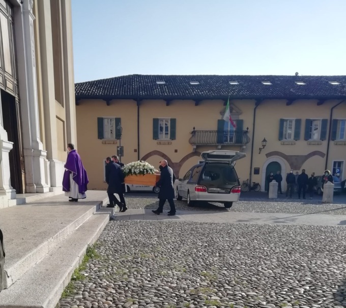 In centinaia per l’addio a Scalvini: “Francesco è in paradiso”