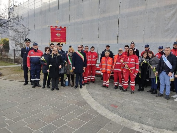 Paratico e Sarnico uniti dalle panchine rosse